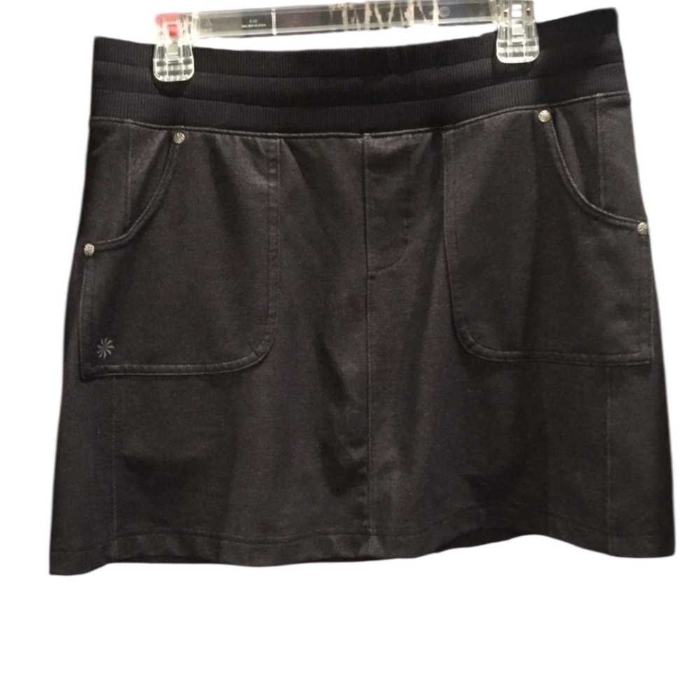 Athleta size large black pull on skort black denim look with stretch, sporty